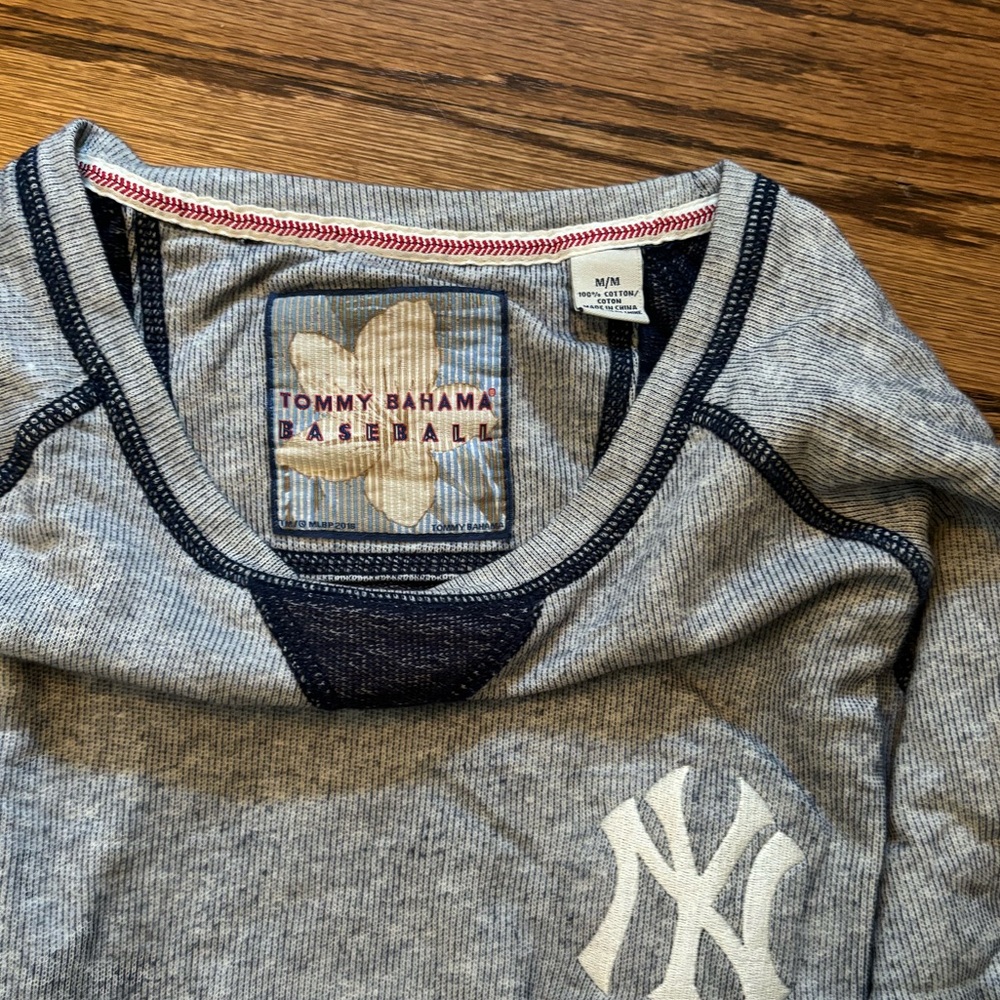 Tommy bahama New York Yankees pullover - Picture 3 of 3